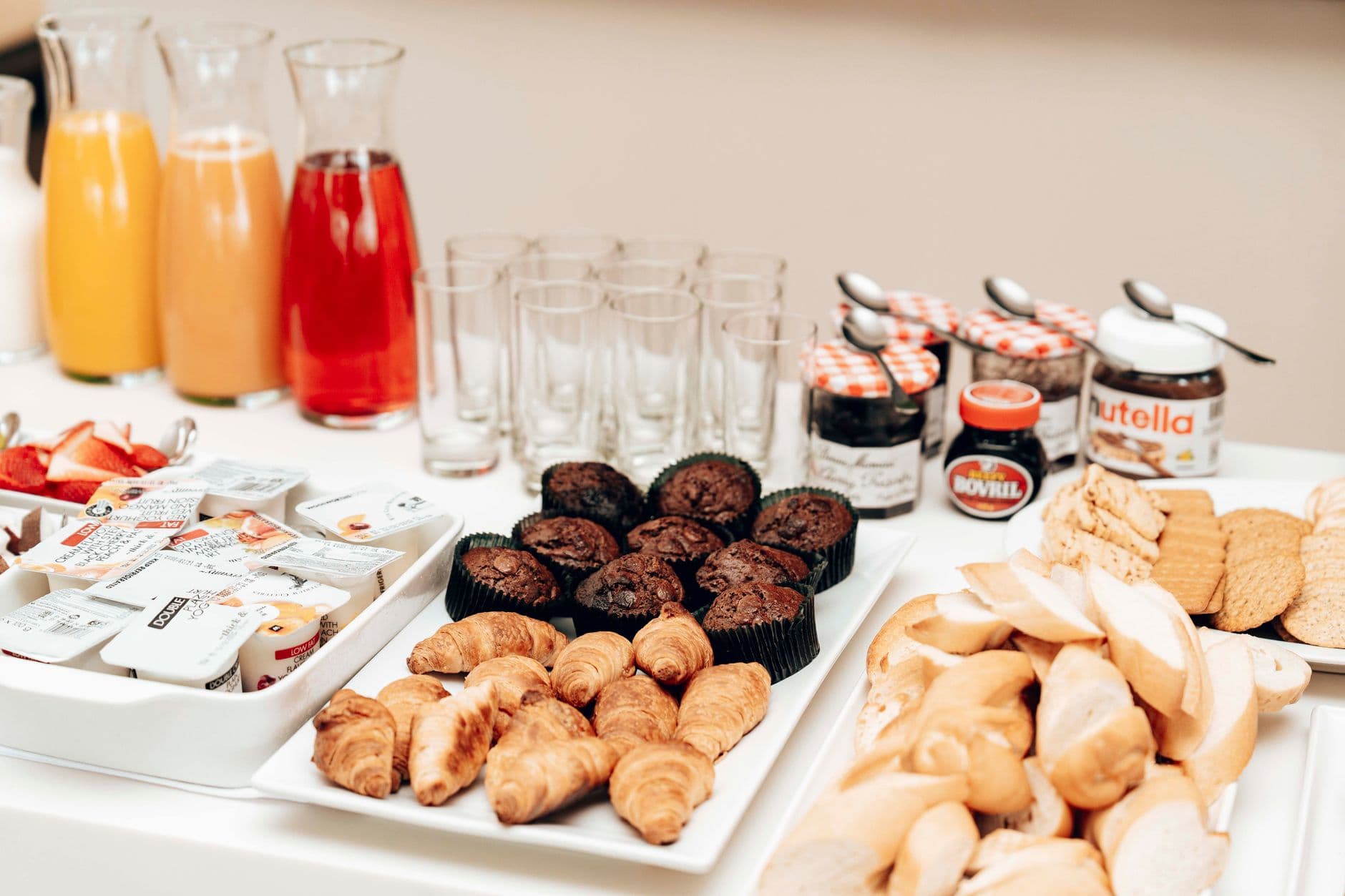 Delta Sky Club food buffet