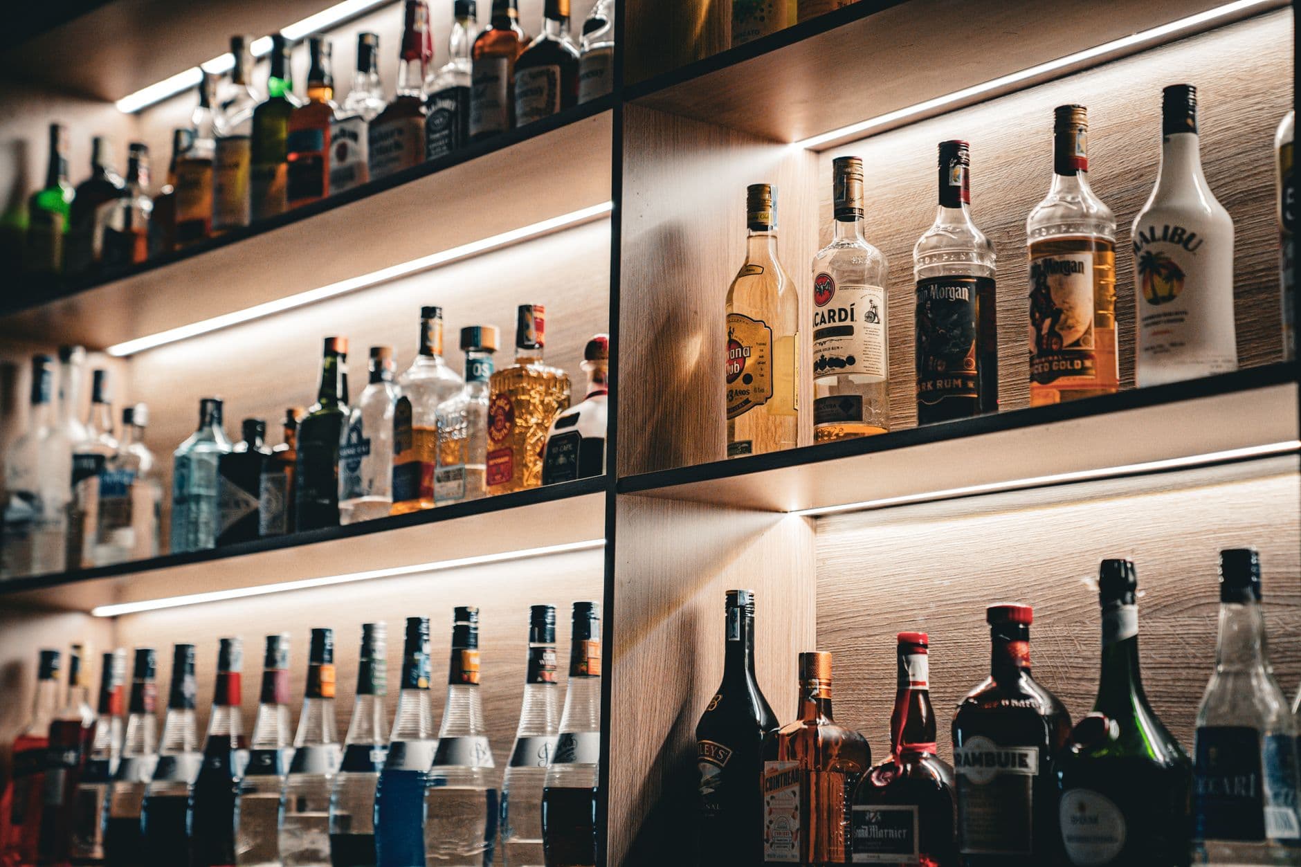 Admirals Club bar