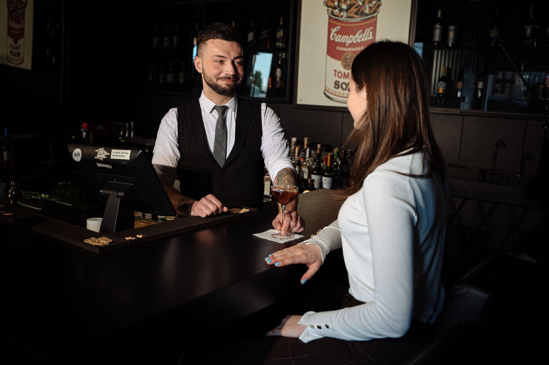 Delta Sky Club bar and cocktail station