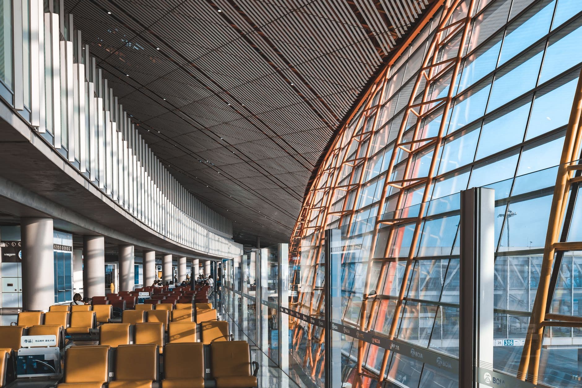 United Club ORD Concourse B seating area