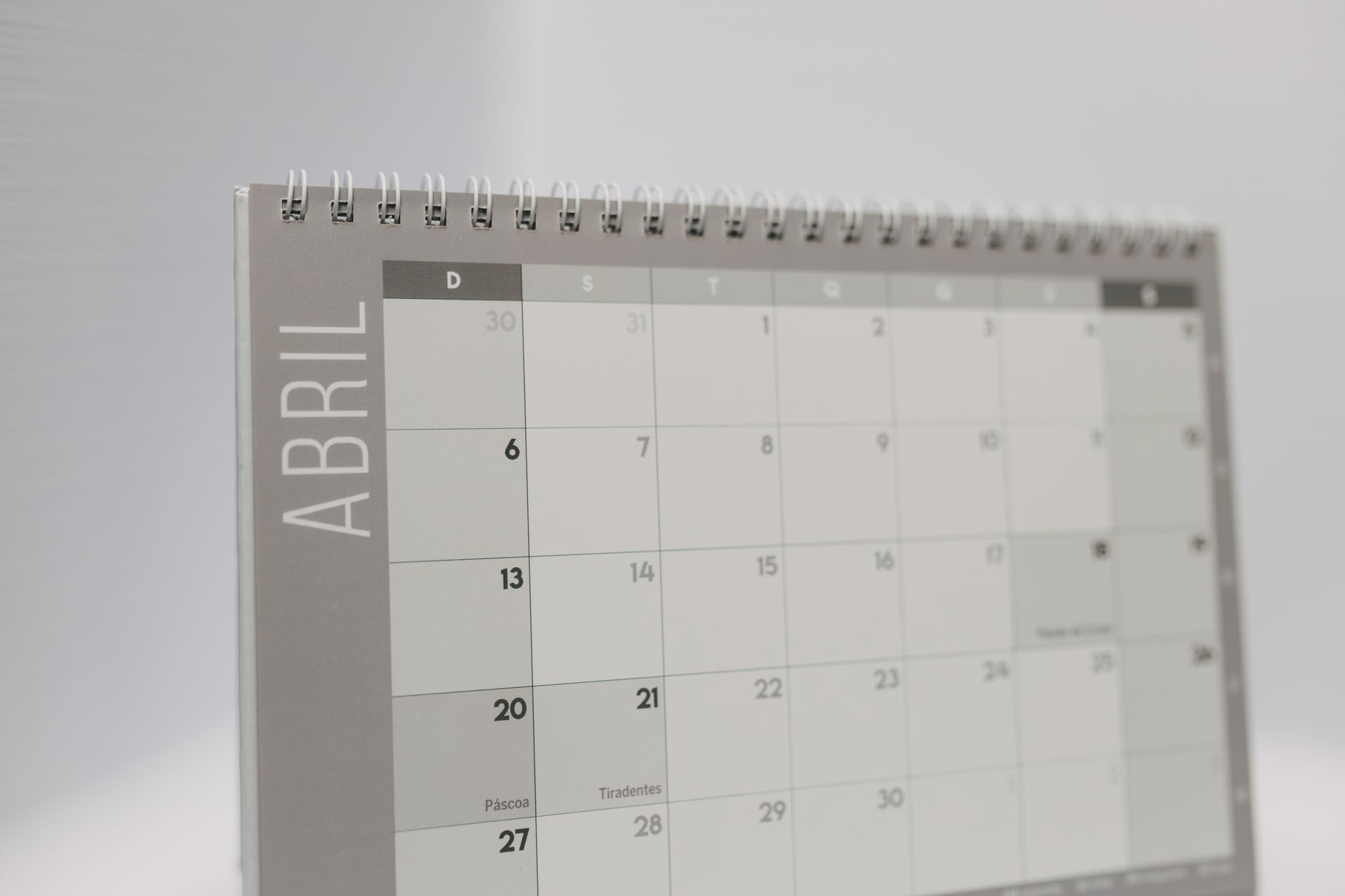 Travel calendar used to plan a fall trip booking window