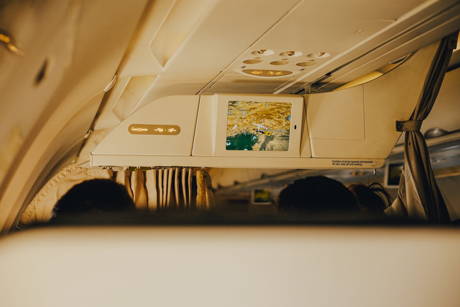 Business class lie-flat seat